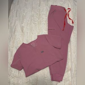 FIGS scrub set in Mauve